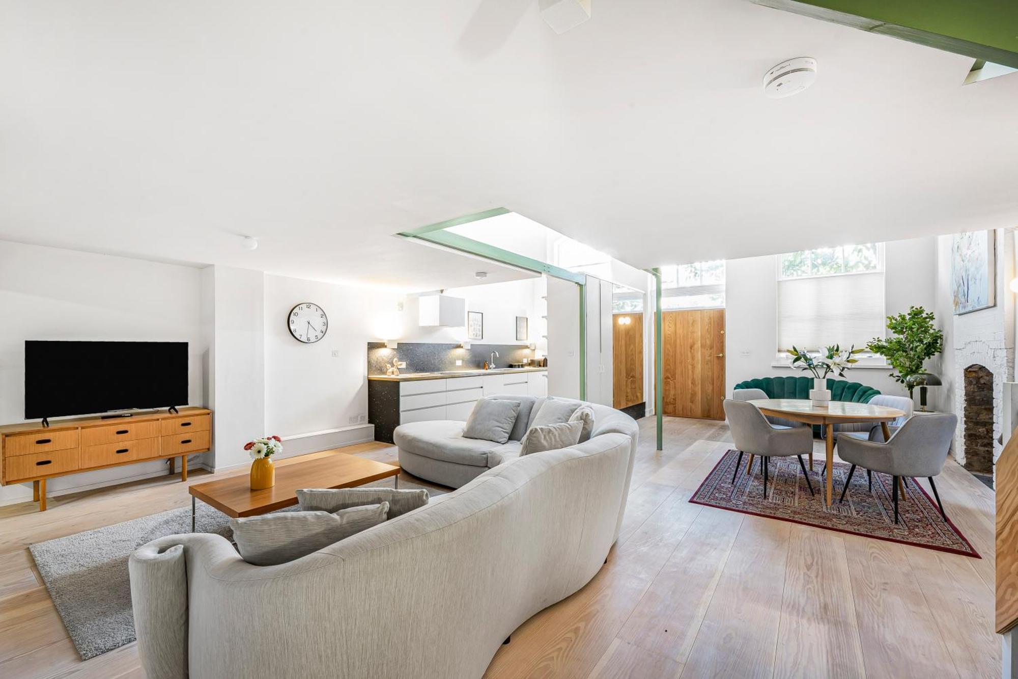 Schoolbell Mews Full 3 Bedroom 2 Bathroom Architect Designed Mews House Fabulous Bow, Victoria Park Location Hébergement de vacances *