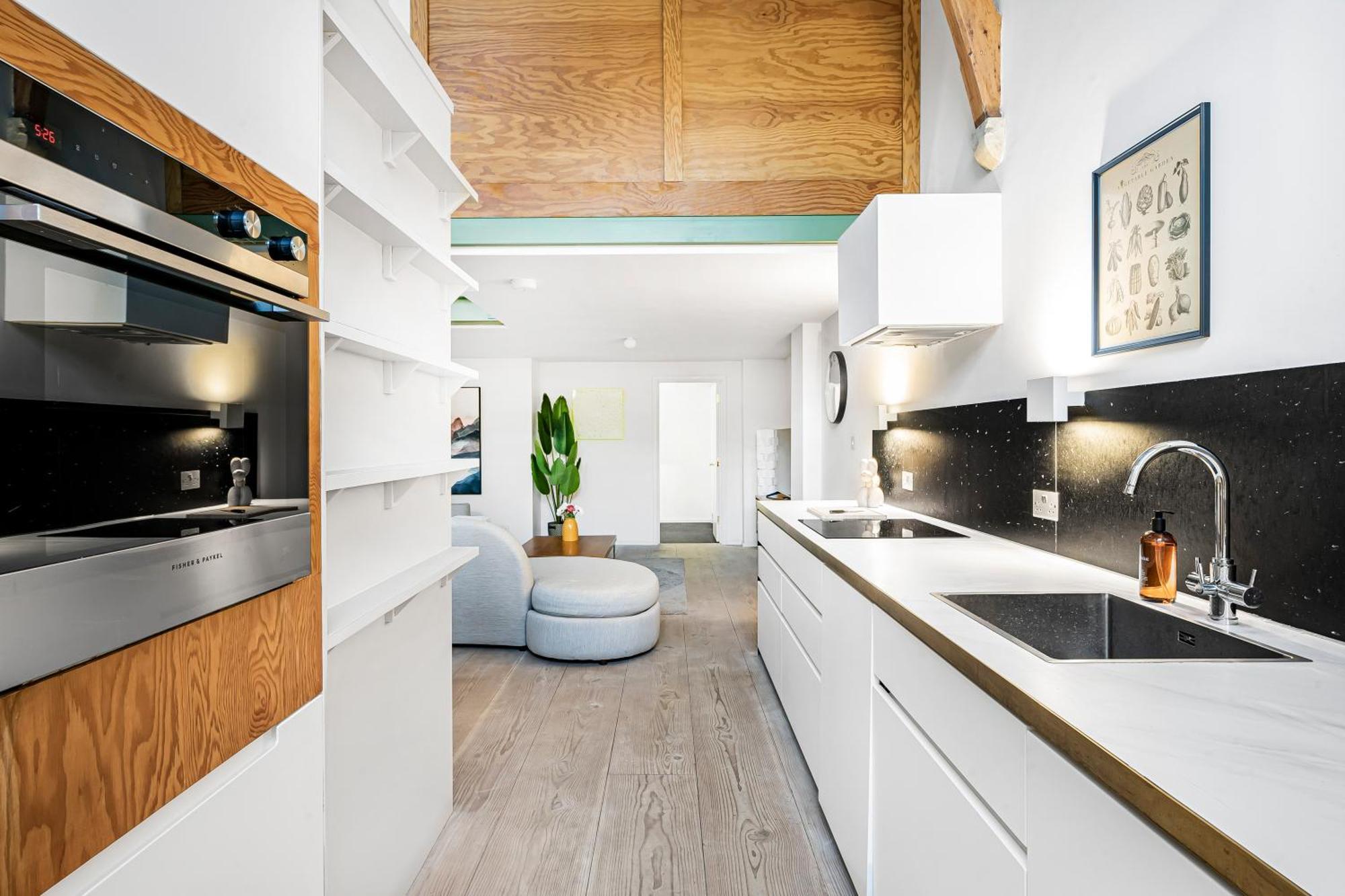 Hébergement de vacances Schoolbell Mews Full 3 Bedroom 2 Bathroom Architect Designed Mews House Fabulous Bow, Victoria Park Location *