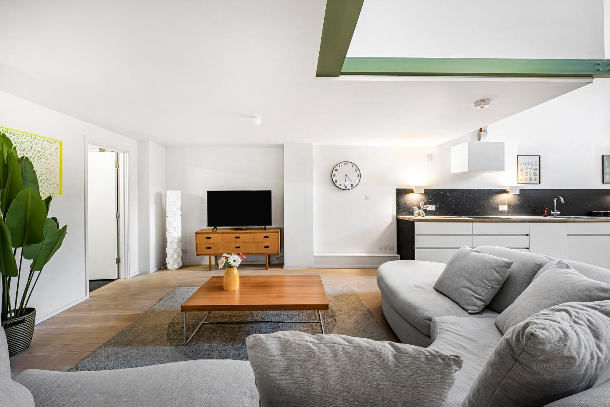 Hébergement de vacances Schoolbell Mews Full 3 Bedroom 2 Bathroom Architect Designed Mews House Fabulous Bow, Victoria Park Location